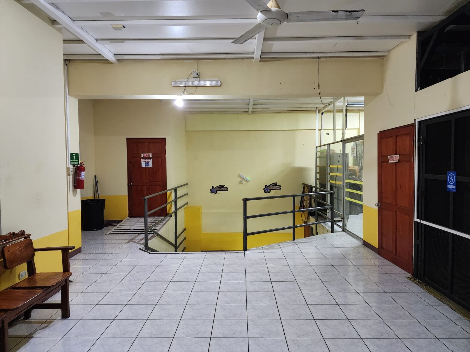 Espacios educativos del Instituto VALPER orientados a la formación académica y técnica en un entorno adecuado.